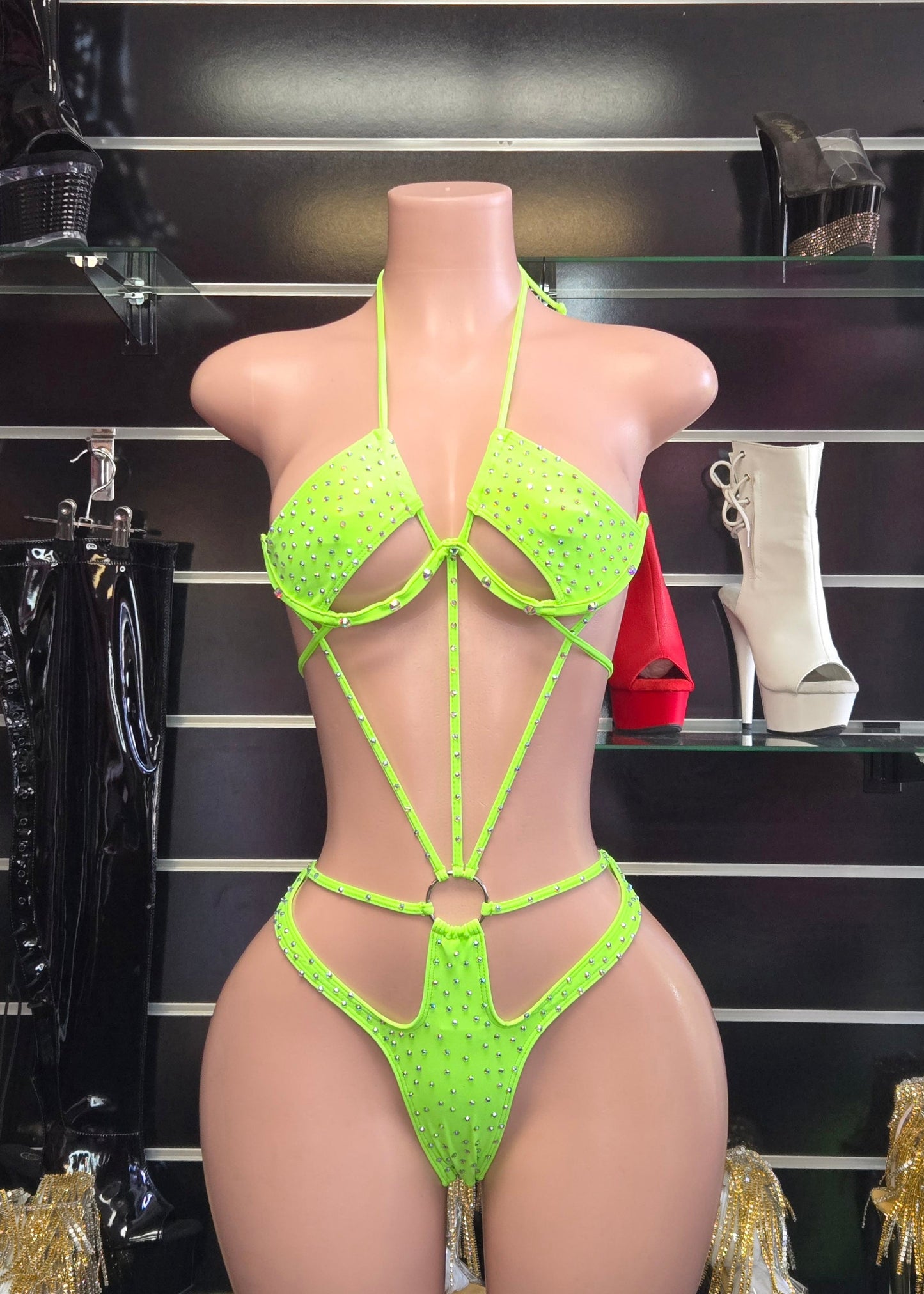 10A Body Afrodita With Stones