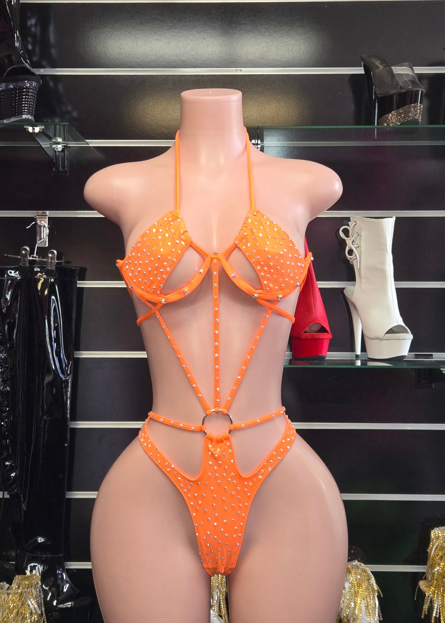 10A Body Afrodita With Stones